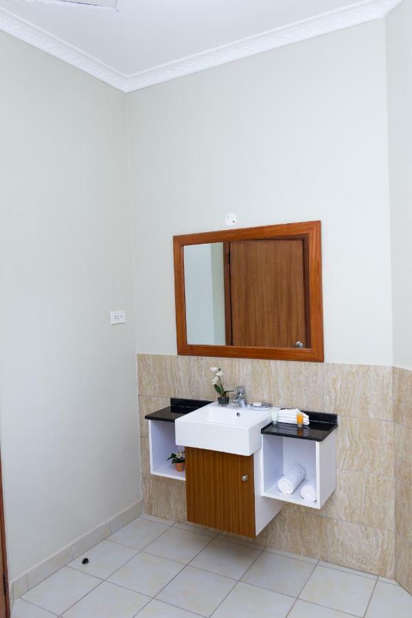 Akasu Bed And Breakfast Кампала Екстер'єр фото